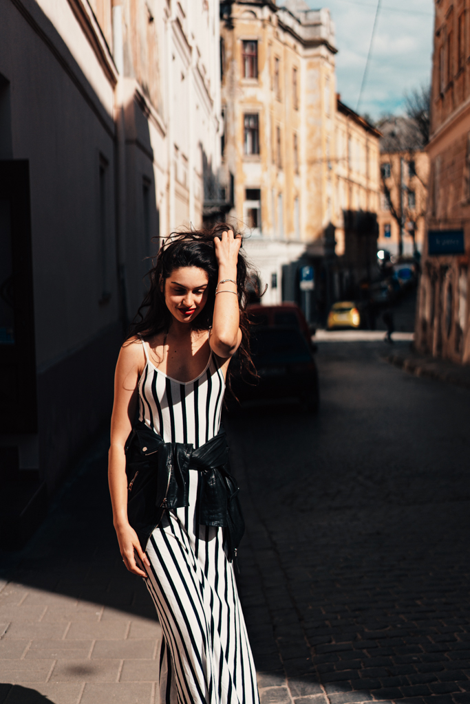 Sexy young girls in pin-up style pose on the stairs. Women's summer clothing  Stock Photo - Alamy